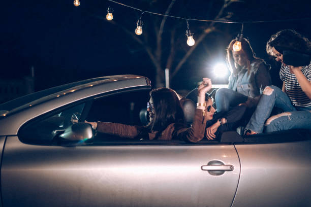 istock Party in convertible 953642060
