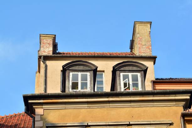 istock Front wall of old tenement house 953661076