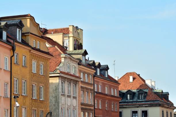 istock Front wall of old tenement house 953661186