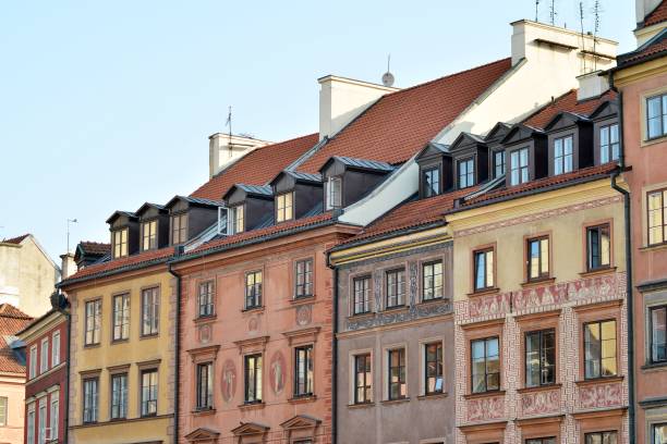 istock Front wall of old tenement house 953665332