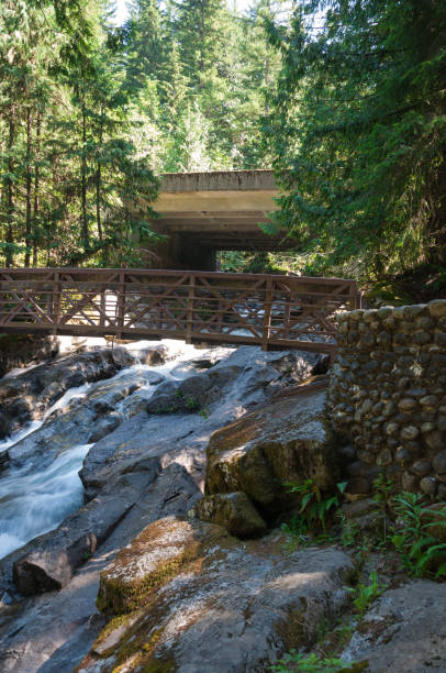istock Water cascades and bridge cascades 953670232