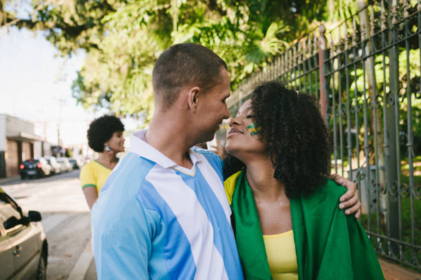 argentinian supporter with brazilian woman in the streets - young adult argentinian culture argentinian ethnicity black imagens e fotografias de stock