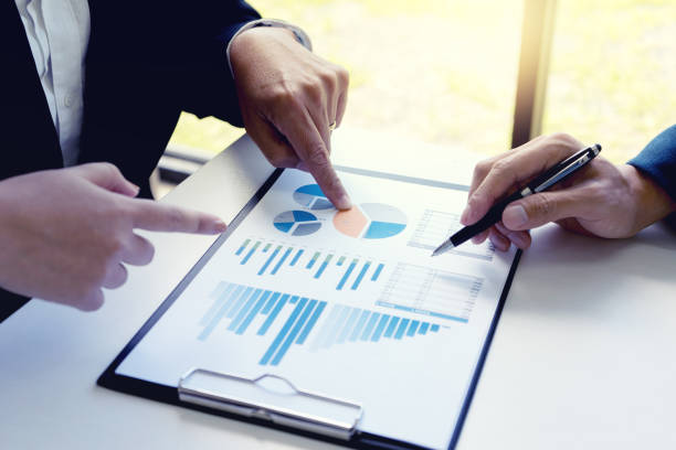 istock presentation in business group meeting 953713374