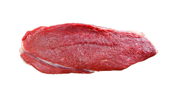 morceau de viande crue frais sur fond blanc - chop cut of meat fillet food photos et images de collection