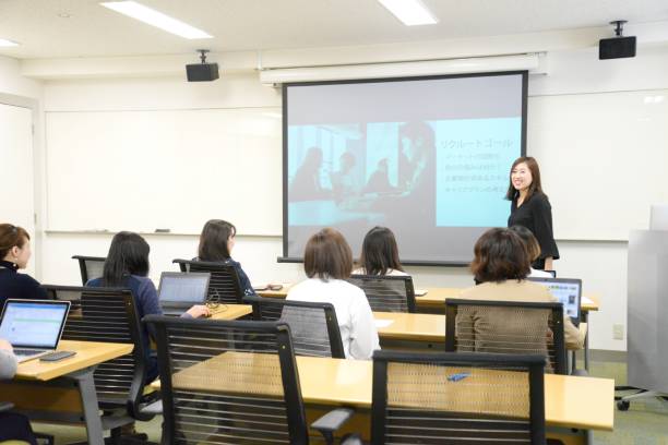 istock Young business woman giving a presentation 953747334