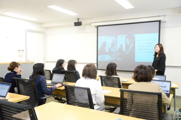 istock Young business woman giving a presentation 953747340