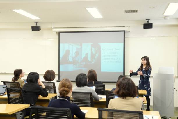 istock Young business woman giving a presentation 953747406