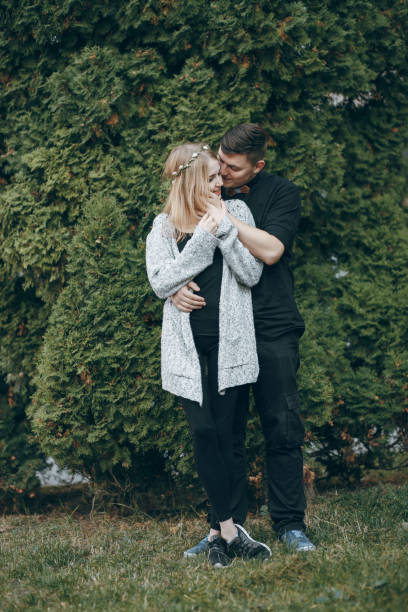 istock couple in city 953748910