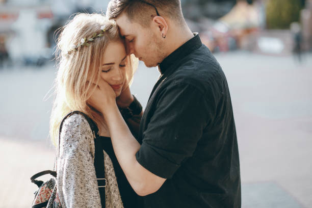 istock couple in city 953748940
