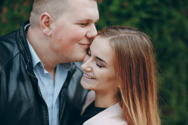 istock couple in city 953756914