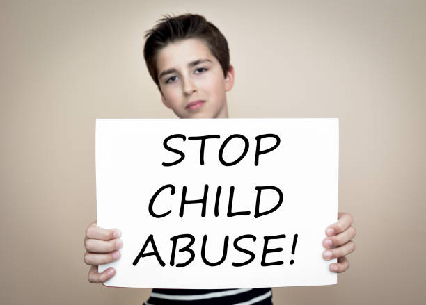parada abuso de crianças! - stop child stop sign child abuse - fotografias e filmes do acervo