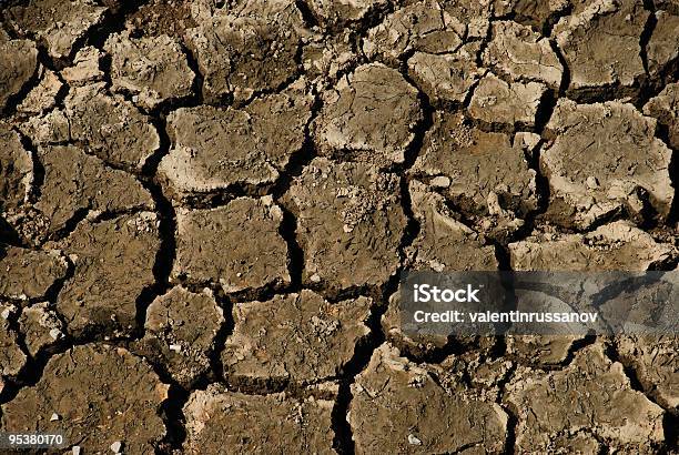 Foto de Detalhe Do Solo Rachado Secagem e mais fotos de stock de Agricultura - Agricultura, Areia, Calor