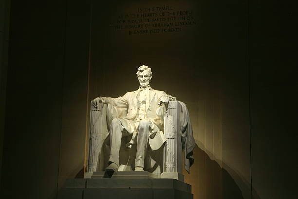istock Lincoln Memorial At Night 95380285