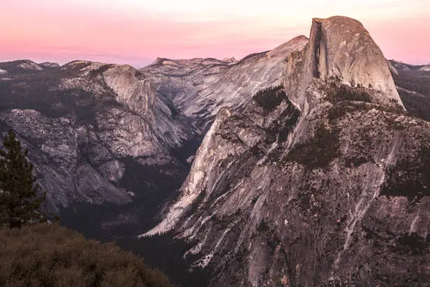 Photo of Half dome and Yosemite valley s