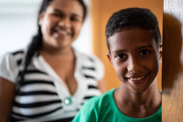 istock Mother and son welcoming and opening door 953811064