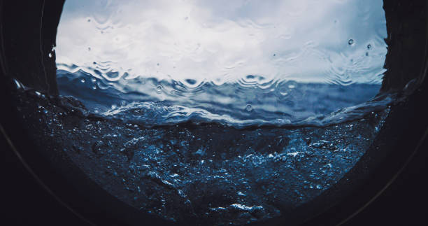 desde la ventana ojo de buey de un barco en un mar - ship storm passenger ship sea fotografías e imágenes de stock