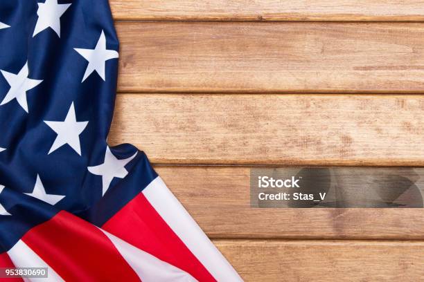 Amerykańska Flaga Drewniane Tło Flaga Stanów Zjednoczonych Ameryki Szablon Widok Z Góry - zdjęcia stockowe i więcej obrazów Drewno - Tworzywo