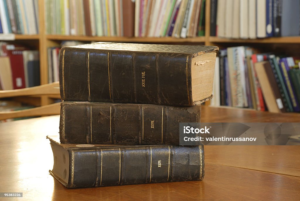 Книги в библиотеке - Стоковые фото Архивы роялти-фри