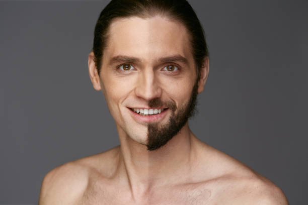 istock Shaving. Man With And Without Hair On Face 953834334