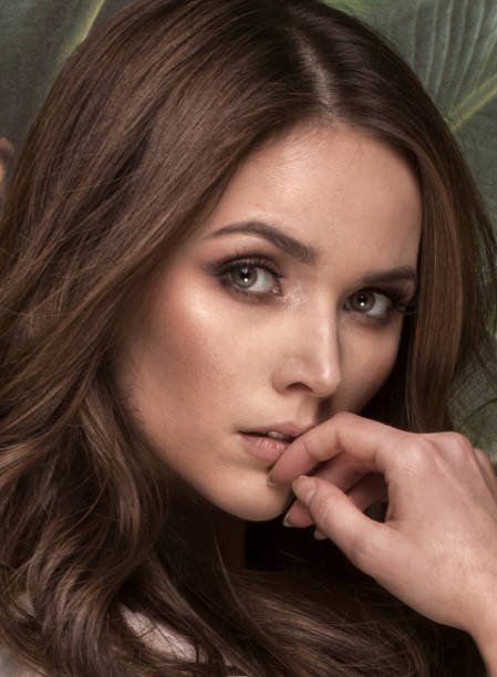 istock Fashionable brunette woman posing. 953834554