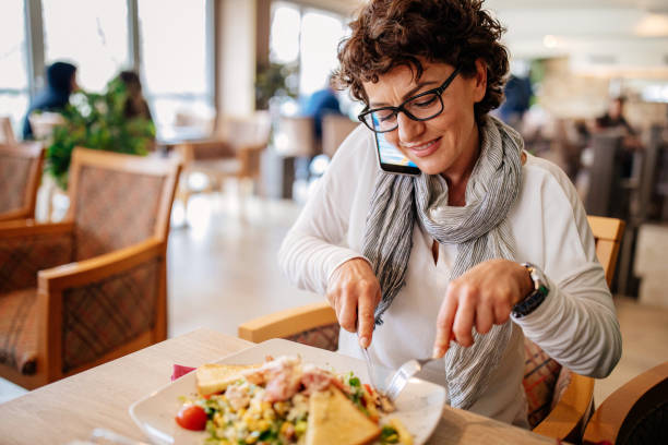 istock Woman at a restaurant 953858410