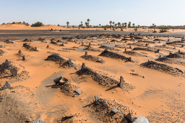 paisaje y el desierto de marruecos - cemetery grave military beauty in nature fotografías e imágenes de stock