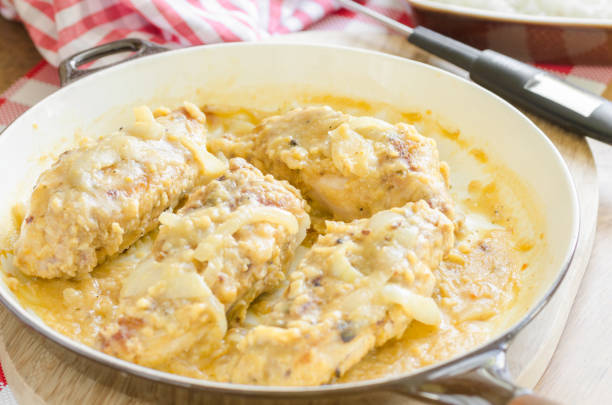 istock Southern-style smothered chicken in skillet 953906528