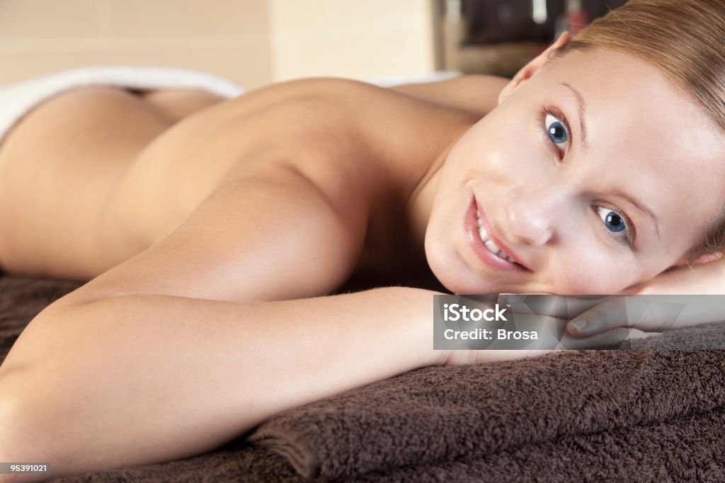 Bella donna su spa - Foto stock royalty-free di Adulto