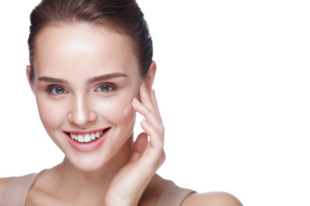 istock Beauty Makeup. Woman With Beautiful Makeup Applying Foundation 953911228