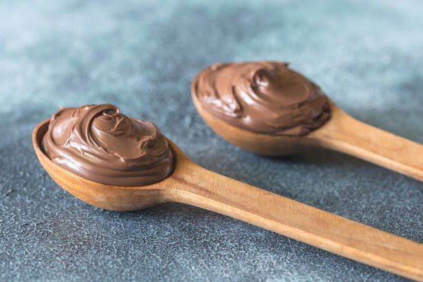 istock Two wooden spoons of chocolate cream 953915522