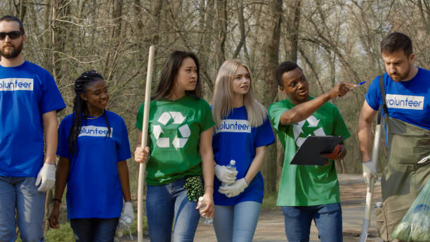 istock Cheerful diverse team of volunteers 953918620