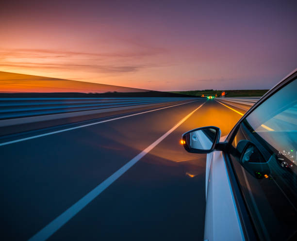 jazda po drodze - country road tunnel tree road zdjęcia i obrazy z banku zdjęć