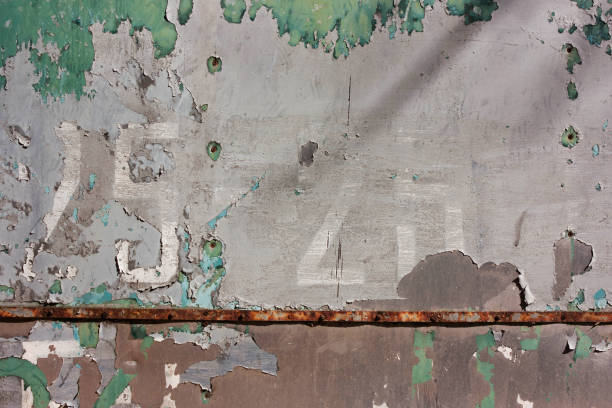 istock Grunge background with peeling gray and green paint 953933450