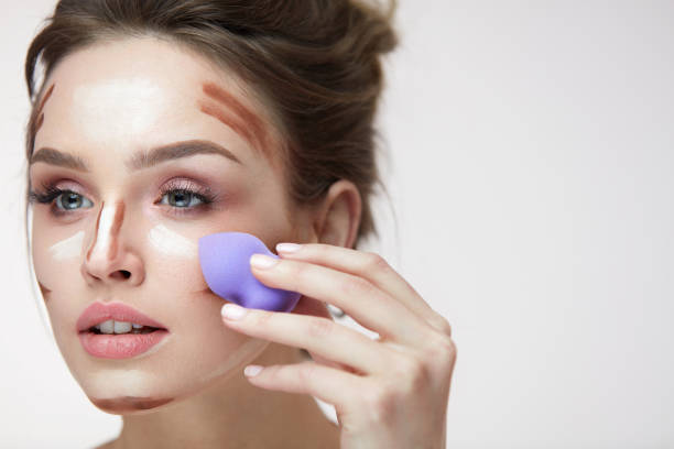 istock Face Makeup Beauty. Beautiful Female Applying Makeup With Sponge 953938434