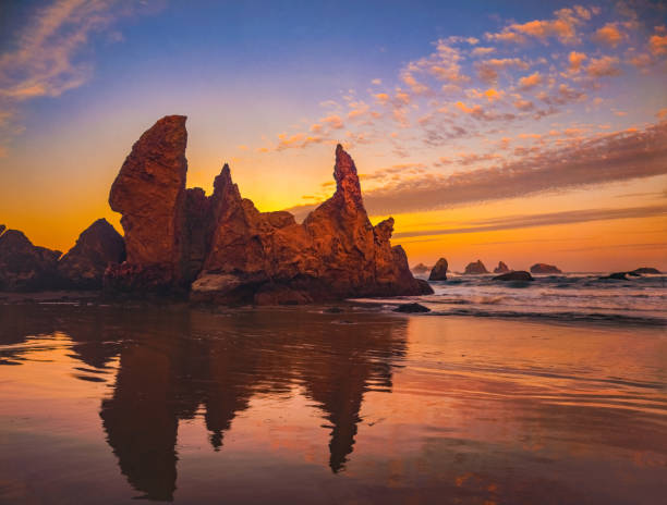 istock Dramatic sunset seascape at Bandon Beach, Oregon 953951124