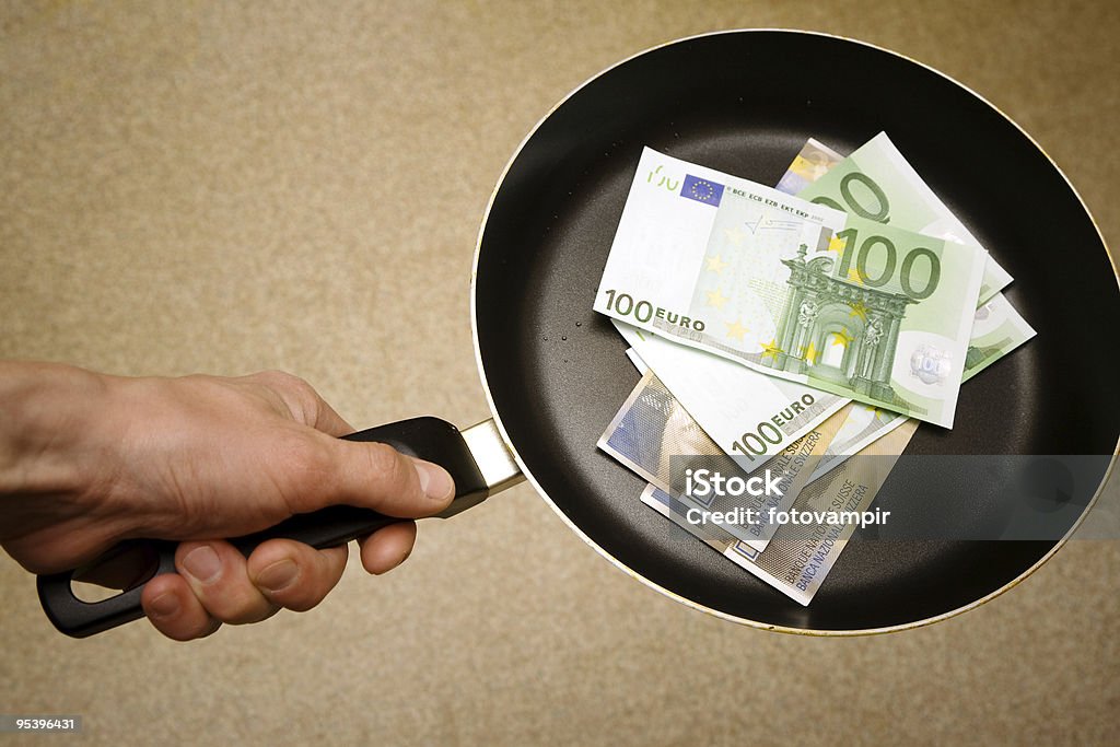 euro di denaro in padella - Foto stock royalty-free di Abbondanza
