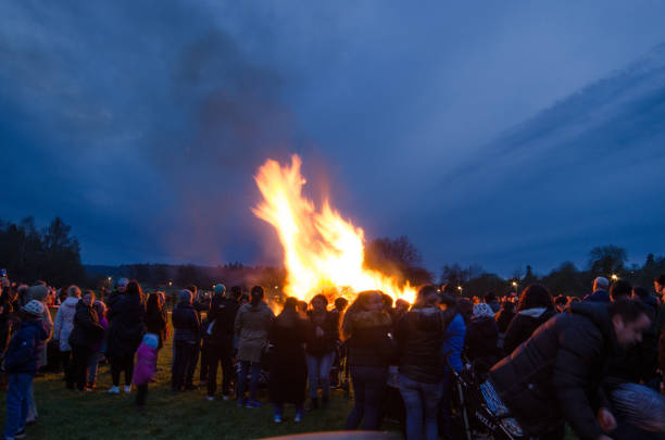 fête de la walpurgis nuit - walpurgis photos et images de collection