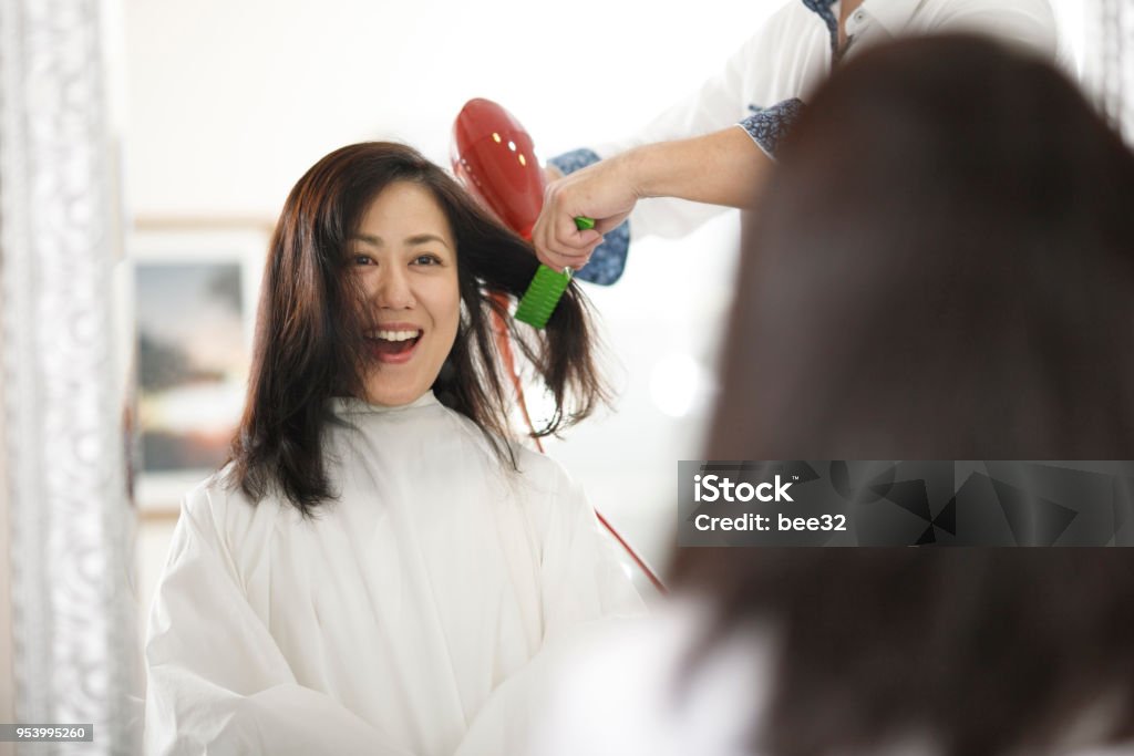 Asian Women And Hairdressers Stock Photo - Download Image Now - Hair Salon,  Asia, Cutting Hair - iStock