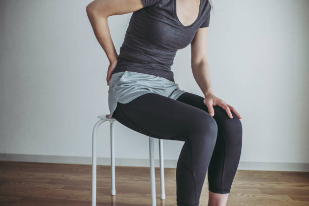 女性の腰痛 - lower back pain ストックフォトと画像