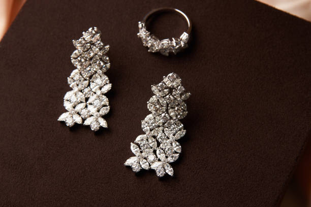 istock Gold jewelry diamond ring and platinum earrings 954003610