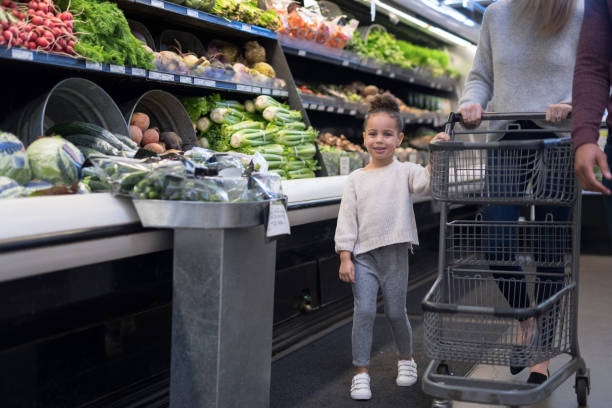 istock Family Outing to the Grocery Store 954022148