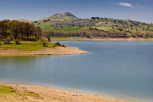 istock Lake of Pozzillo (Sicily) 954023628