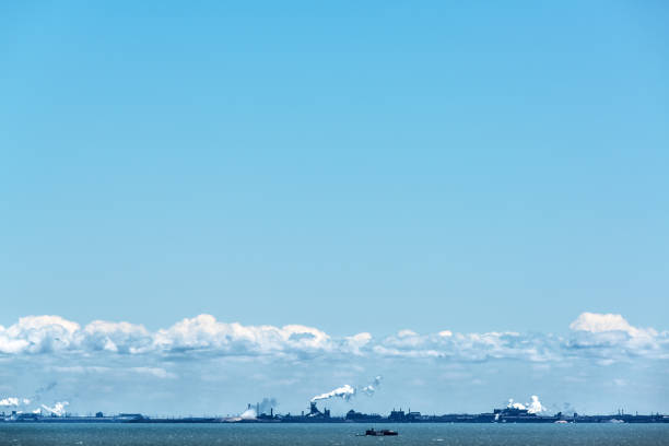 lake michigan skyline from chicago, indiana industry - chicago lake michigan skyline indiana imagens e fotografias de stock