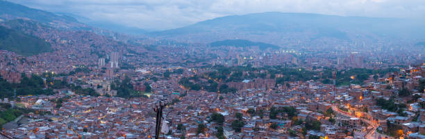 istock Panoramic view of Comuna 13, Medellin - Colombia 954034752