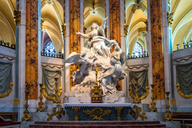 Altar sculpture in Chartres Cathedral Chartres, France - May 22, 2017: Assumption into heaven of the Blessed Virgin Mary marble altar sculpture group  by Charles-Antoine Bridan in Our Lady Cathedral of Chartres. chartres cathedral stock pictures, royalty-free photos & images