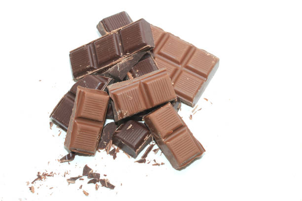 istock Pieces of chocolate bars 954078410