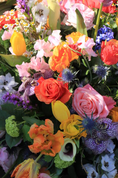 istock Colorful wedding flowers 954079220