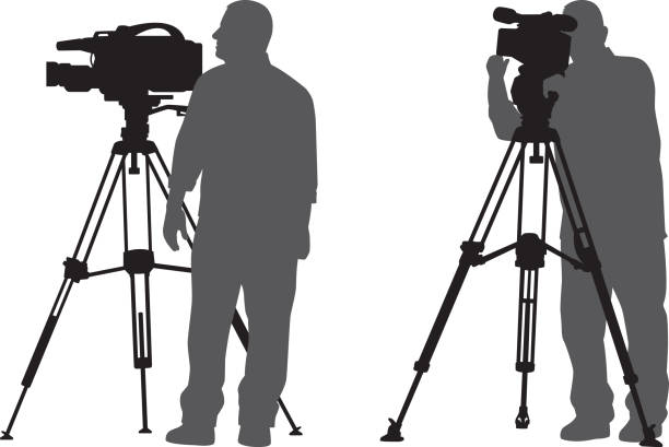 ilustraciones, imágenes clip art, dibujos animados e iconos de stock de hombre con siluetas de noticias cámara - cámara de televisión