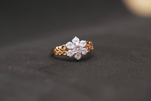 istock flower diamond on gold ring 954088650