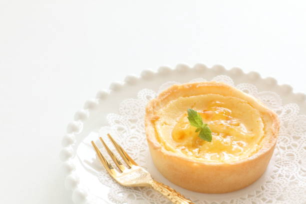 istock Orange jam tart and mint 954121572